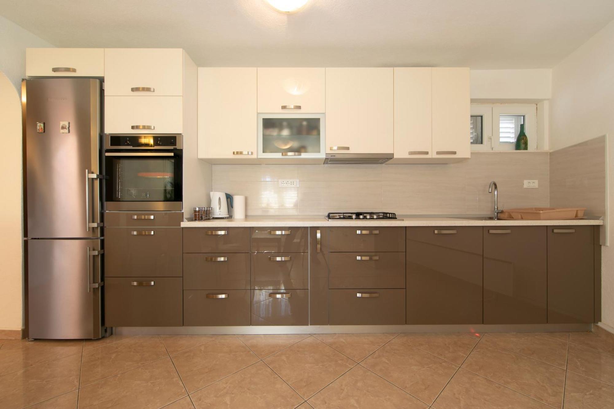 Apartmani Darinka Baška Voda المظهر الخارجي الصورة