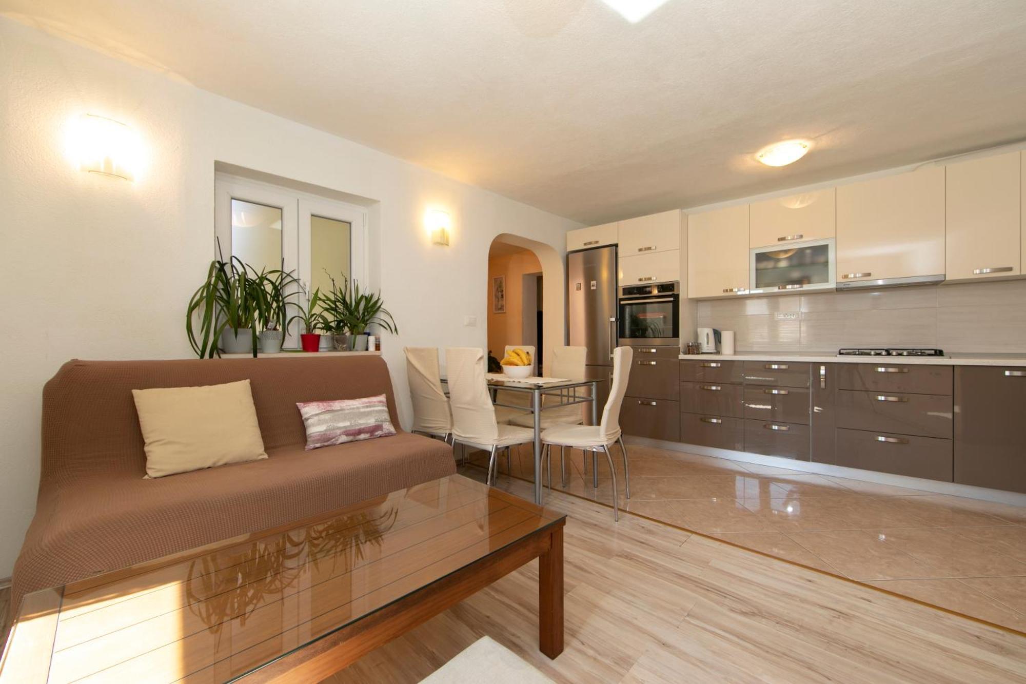 Apartmani Darinka Baška Voda المظهر الخارجي الصورة
