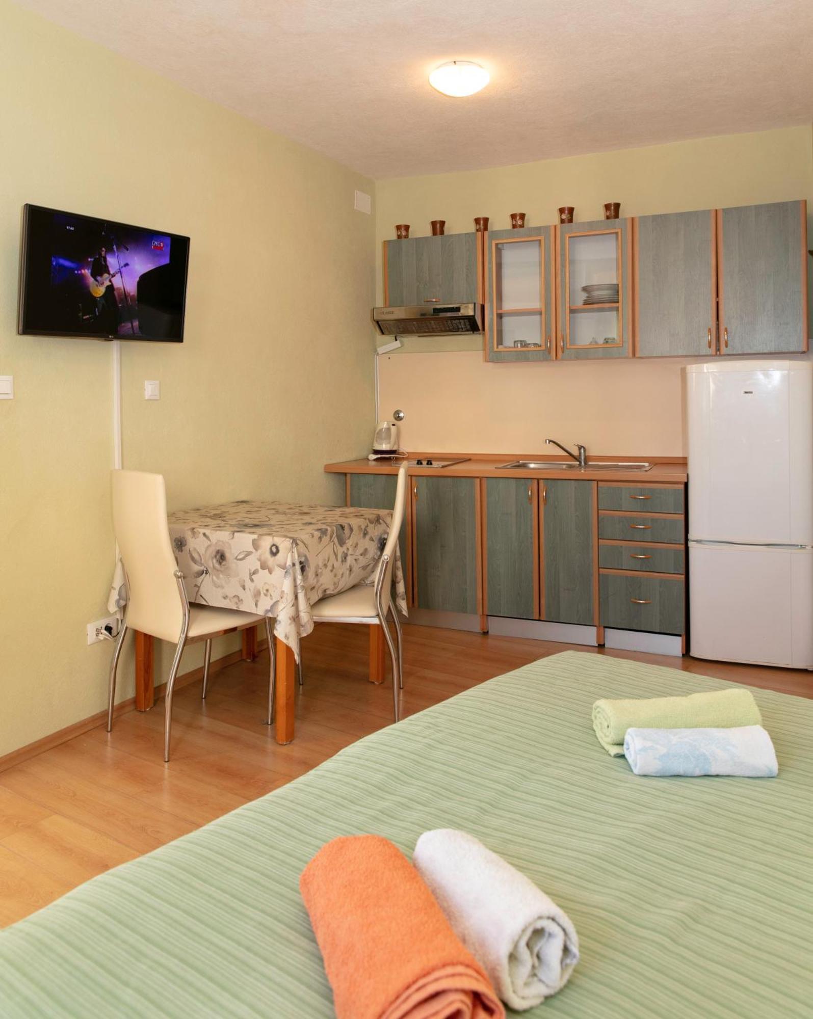 Apartmani Darinka Baška Voda المظهر الخارجي الصورة