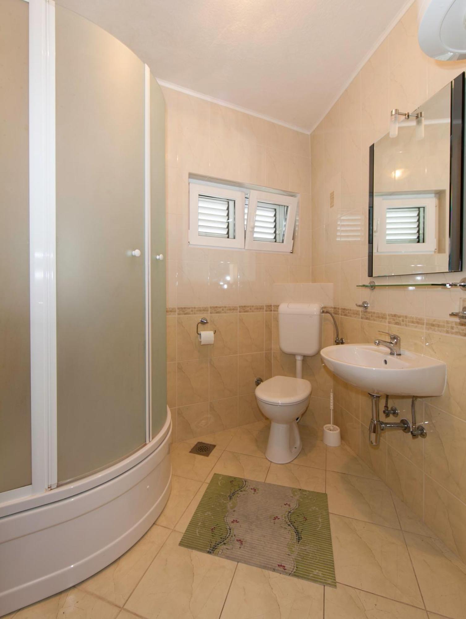 Apartmani Darinka Baška Voda المظهر الخارجي الصورة