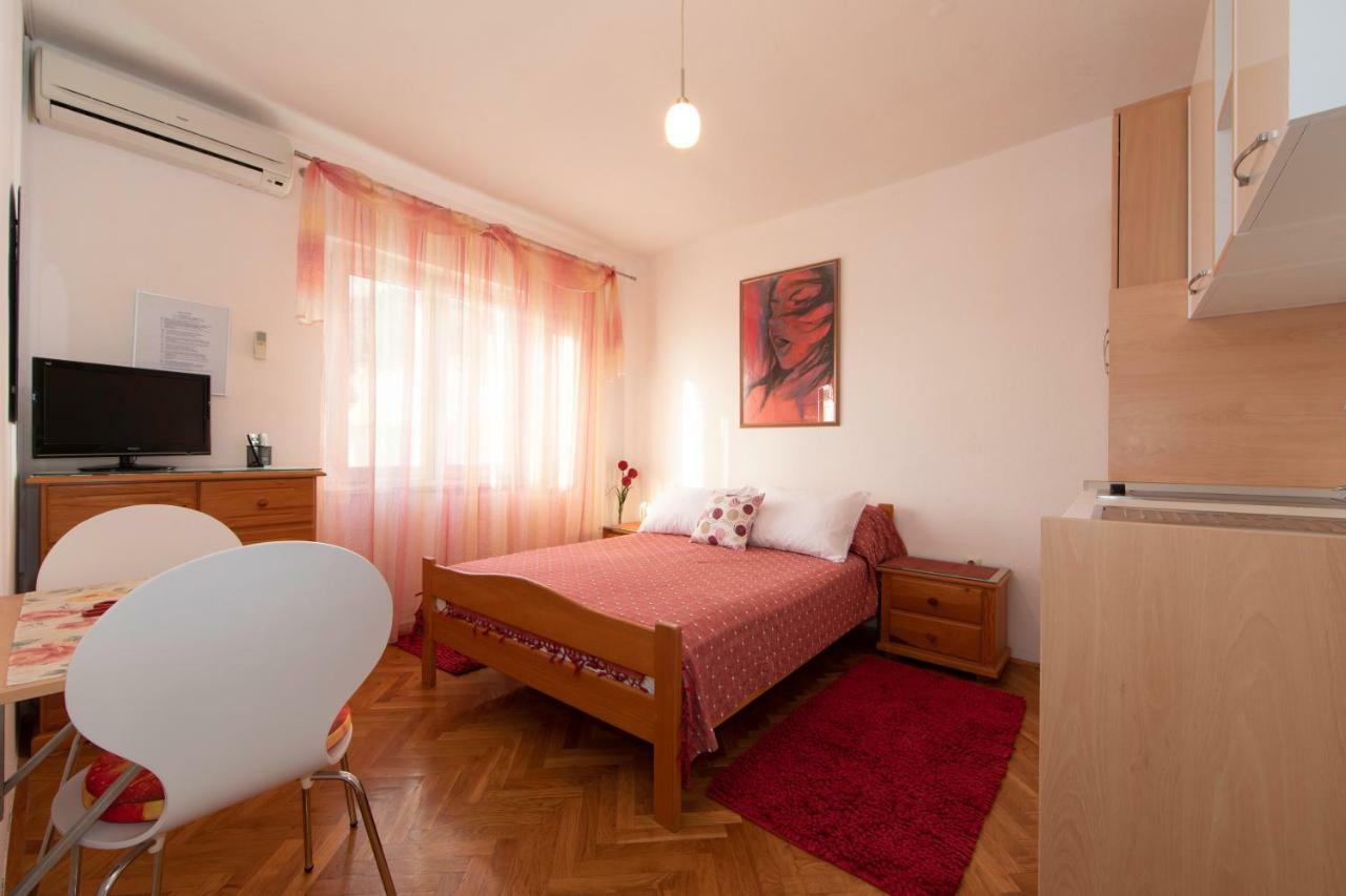Apartmani Darinka Baška Voda المظهر الخارجي الصورة