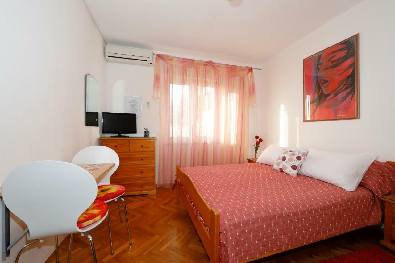 Apartmani Darinka Baška Voda المظهر الخارجي الصورة